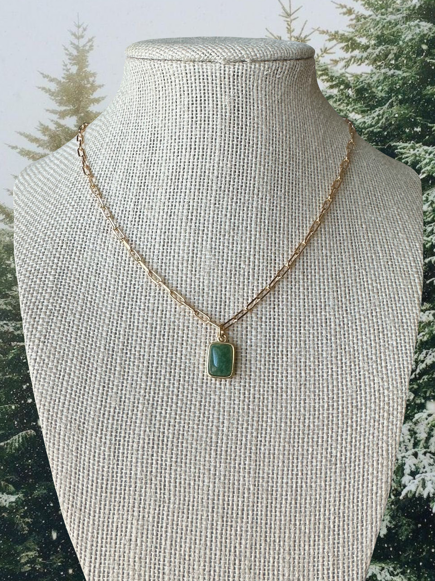 EMERALD STONE NECKLACE