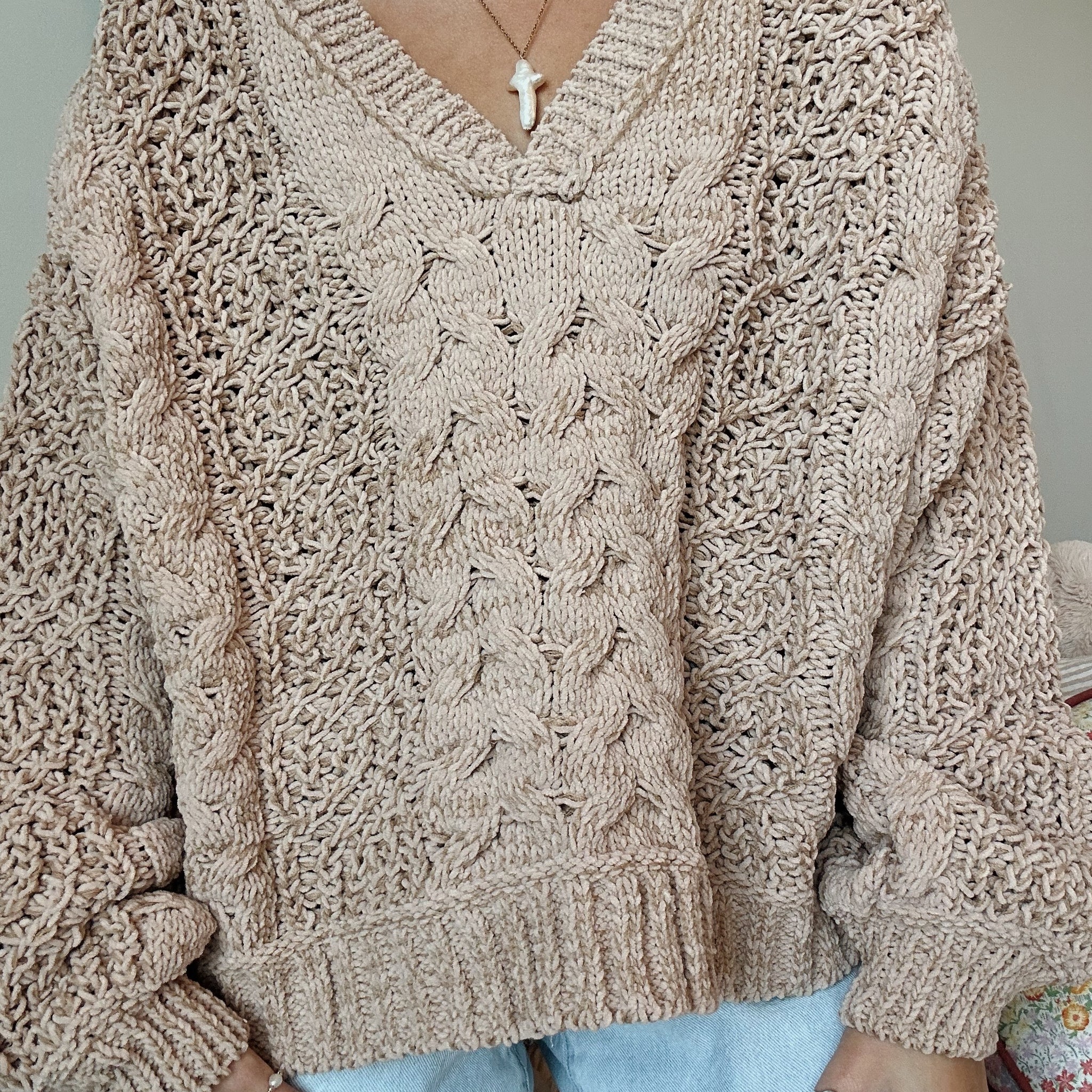 COCOA V-NECK CABLE SWEATER