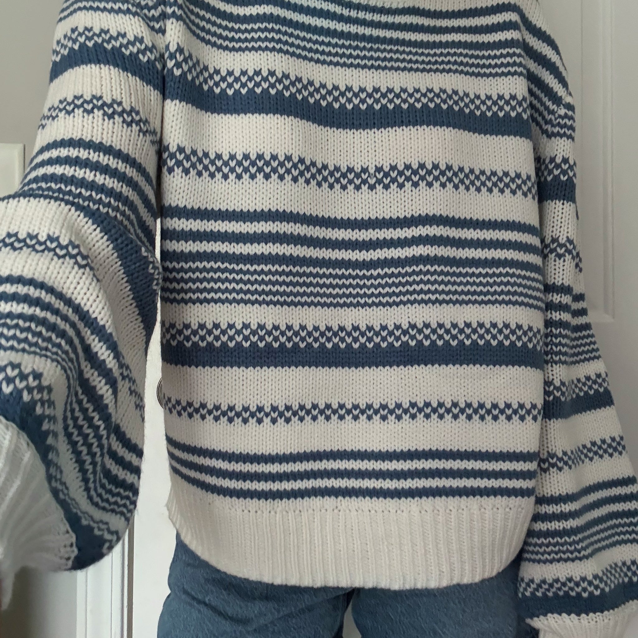 BLUE STRIPED SWEATER