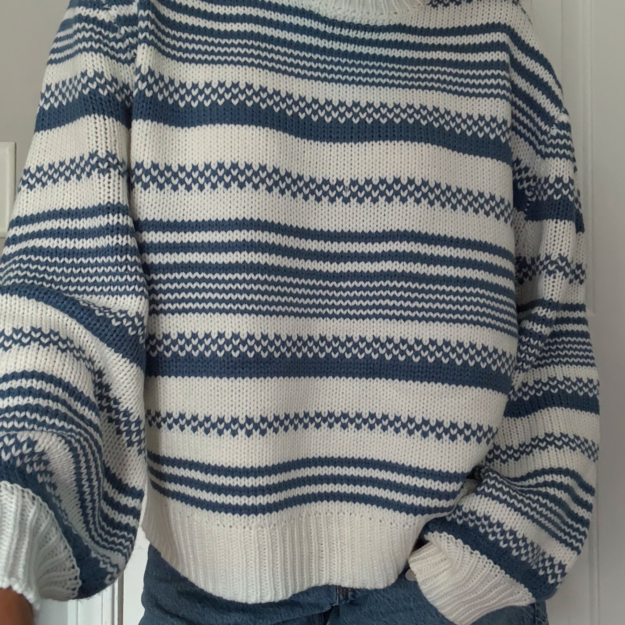 BLUE STRIPED SWEATER