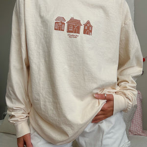 CREAM GINGERBREAD HOUSE LONG SLEEVE TEE