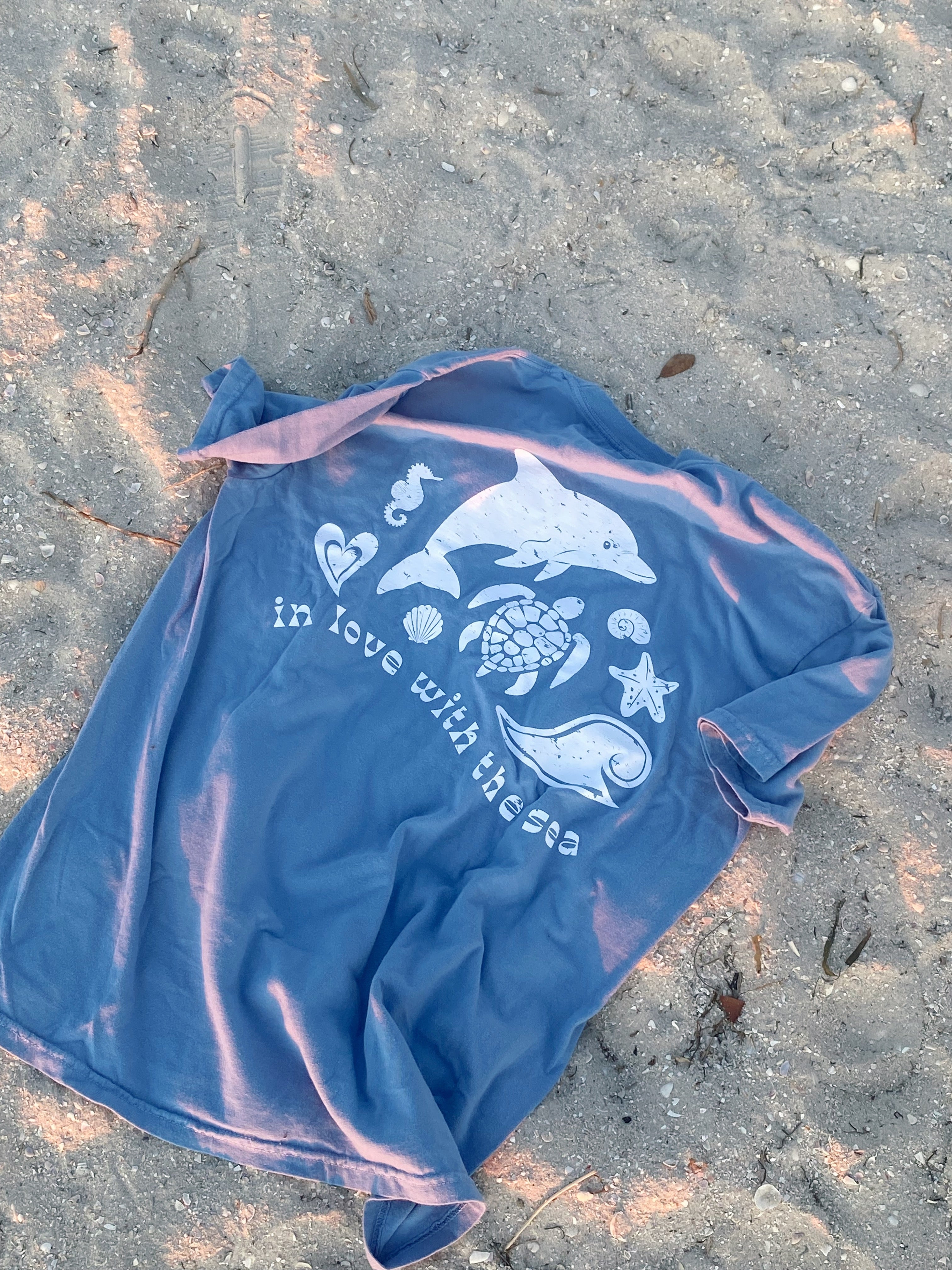 IN LOVE W/ THE SEA TEE – Olive Lynn