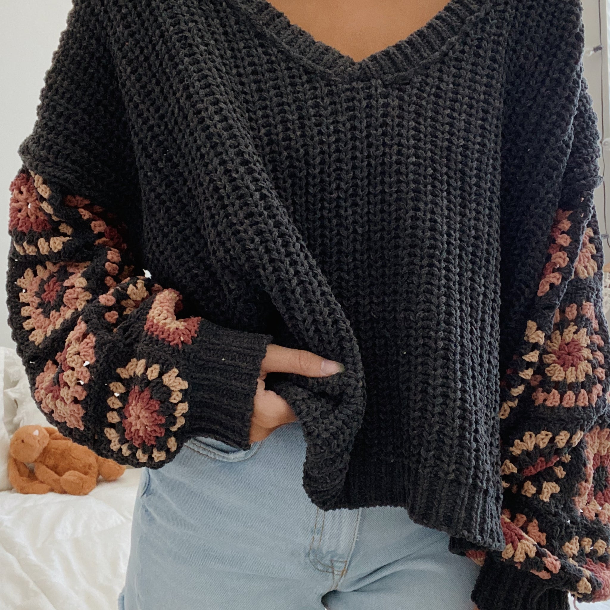 COZY QUILTED SLEEVE SWEATER