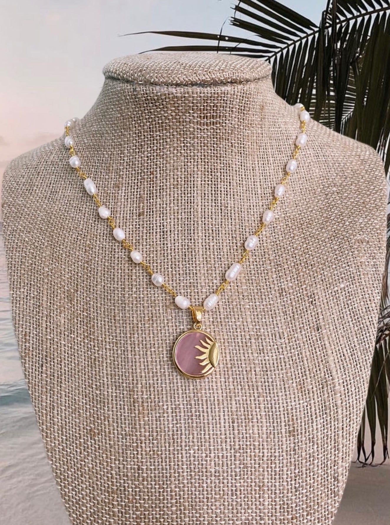 SUNSHINE & PEARLS NECKLACE
