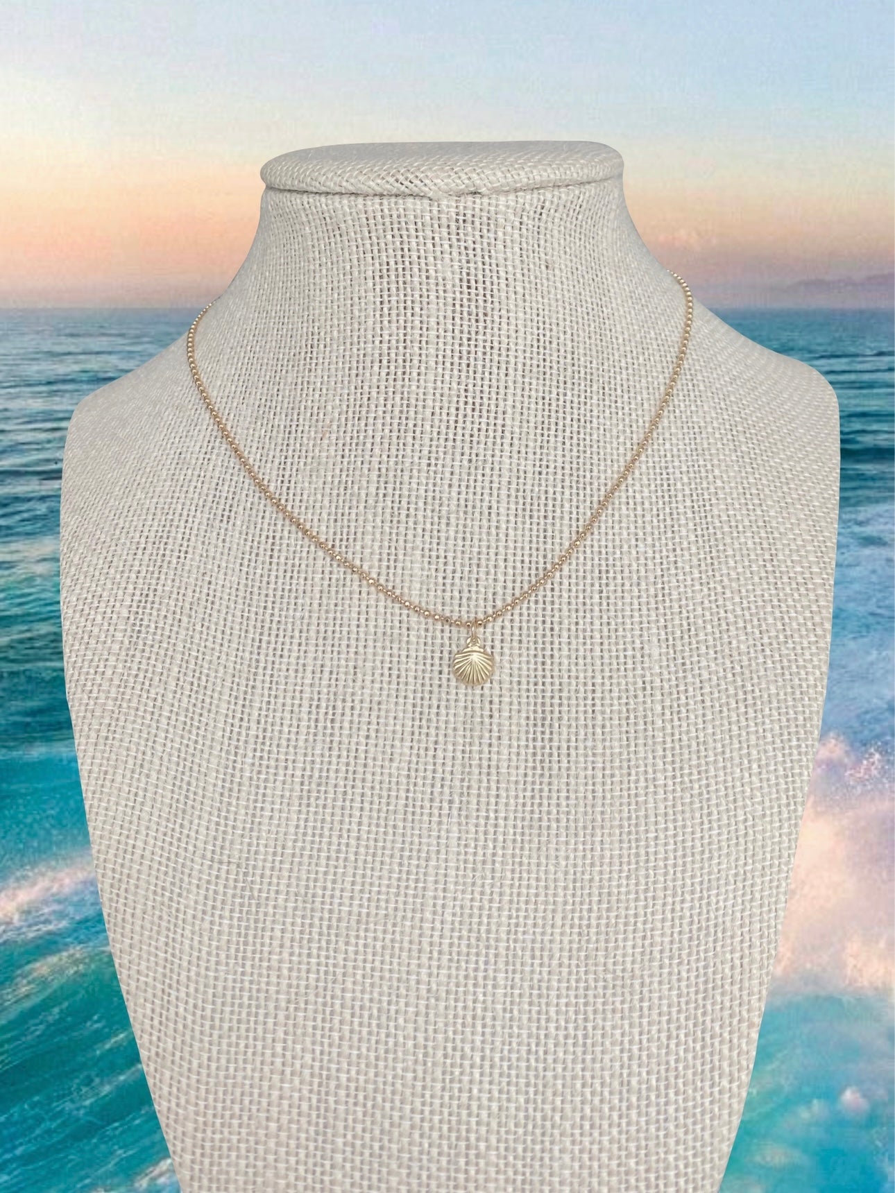 DAINTY GOLD NECKLACE